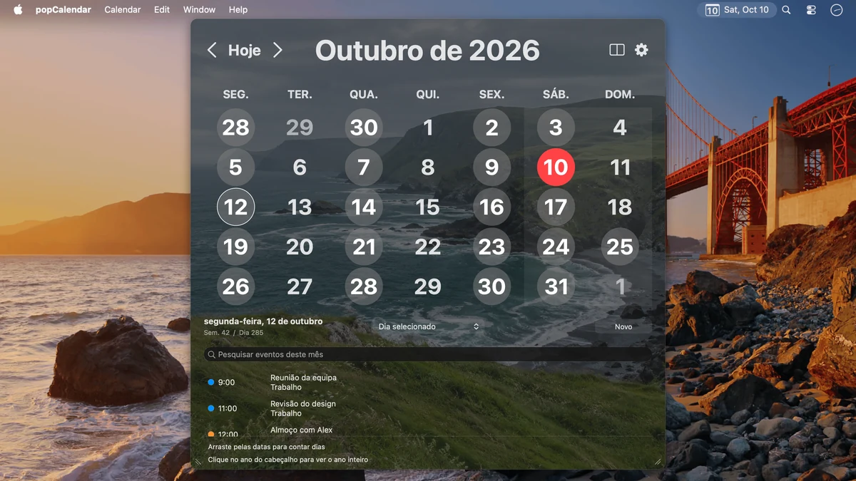 Outubro de 2026 sobre uma fotografia personalizada da costa que preenche a janela do calendário.